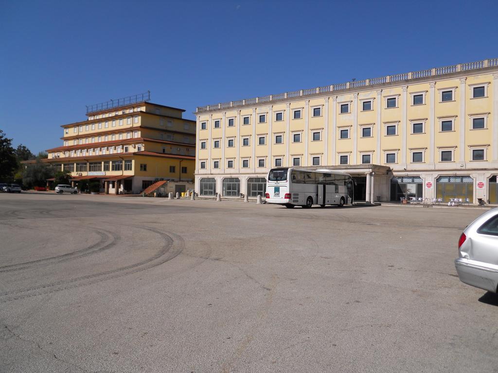 Grand Hotel Pavone Cassino Exteriör bild